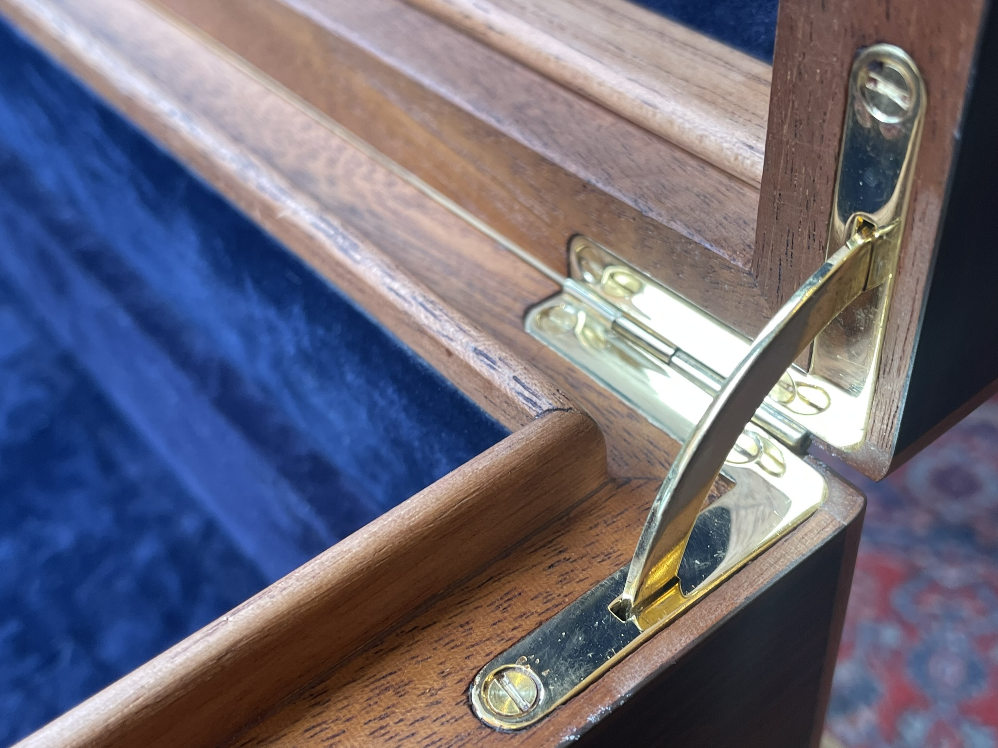 897 Sold Rosewood - Manning of Ireland - Jewellery Casket - Image 4