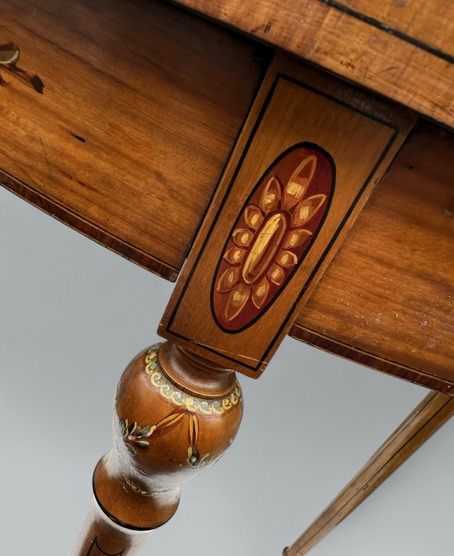 905 Antique Irish Painted Satinwood Edwardian Circular Occasional Table James Hicks - Image 4