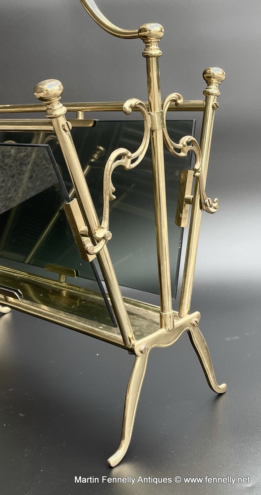 M142 French Mid Century Brass Paper Rack Circa 1950 - Maison Baguès - Image 4