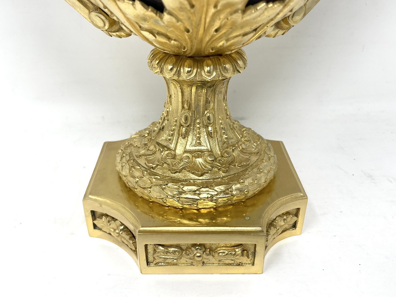 666 Sold Pair Antique French Sèvres Porcelain Ormolu Gilt Bronze Dore Table Urn Lamps - Image 6