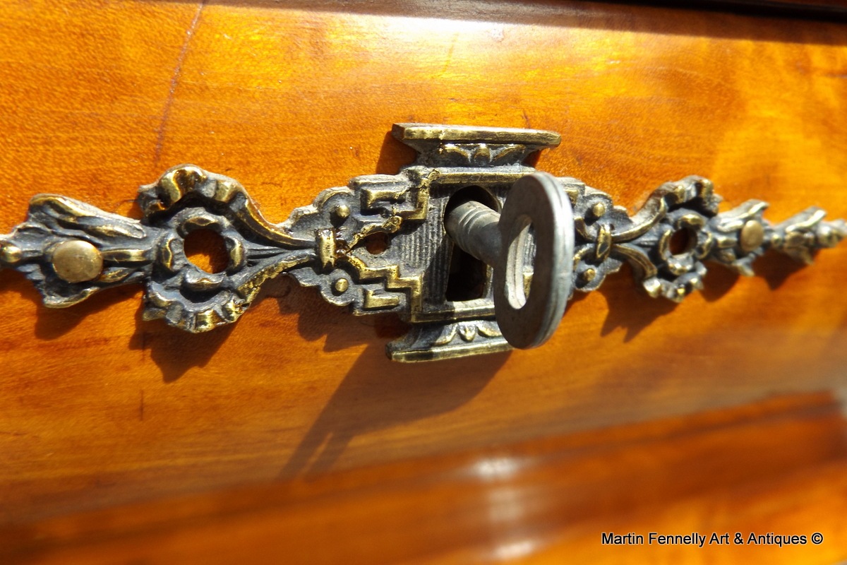 161 Sold Large French Casket in Light Mahogany - Circa 1890 - Image 5