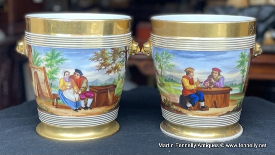 371 Pair of French 1840s Louis-Philippe Paris Porcelain Cachepots with - Hand Painted - Image 2