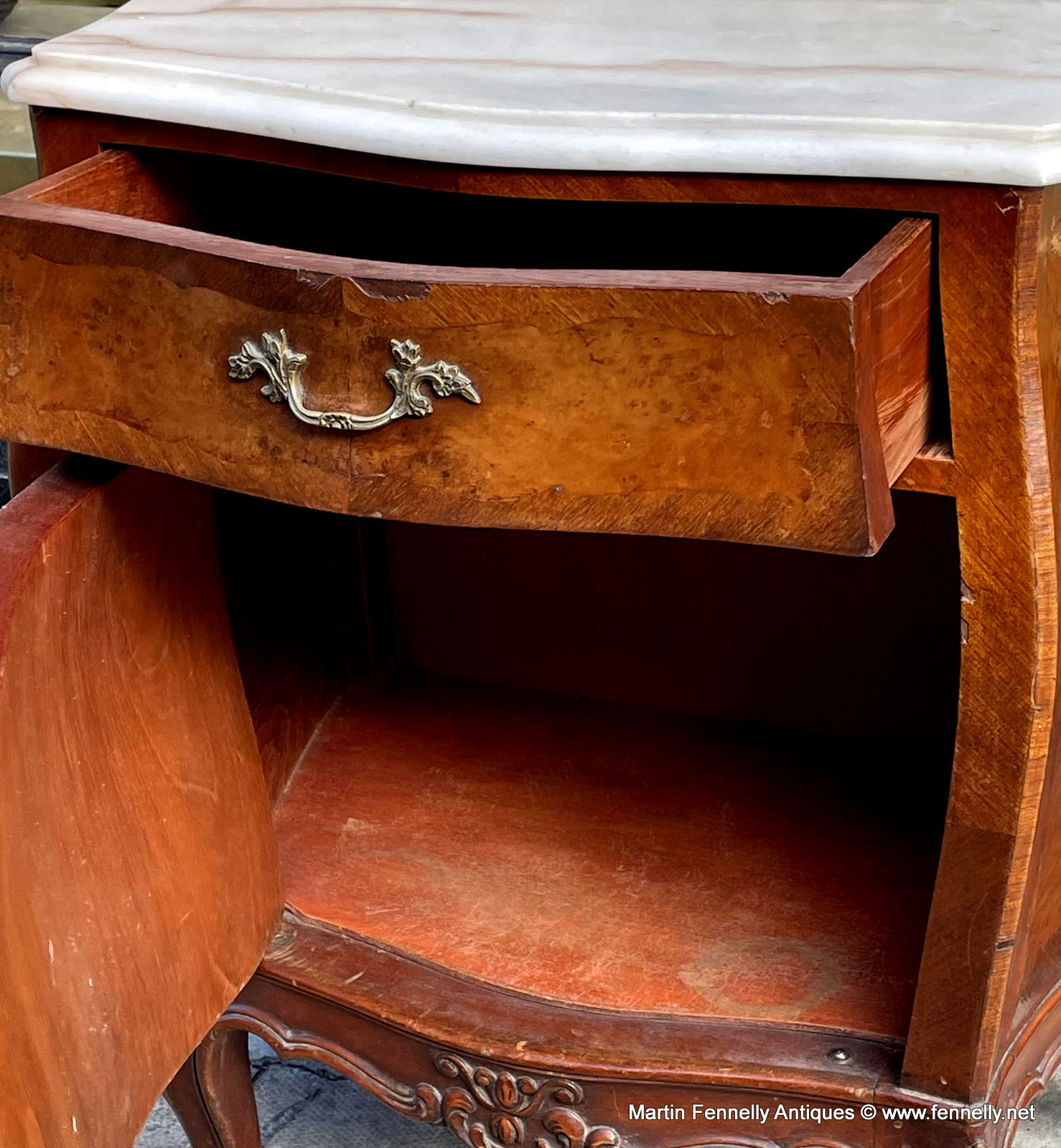 634 Pair of Burl Walnut Edwardian French Bedside Cabinets - Circa 1900 - Image 3