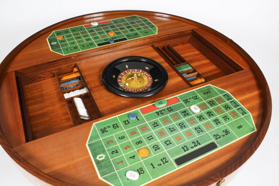 M162 Stunning Italian Mid Century Walnut Games Table - Image 4