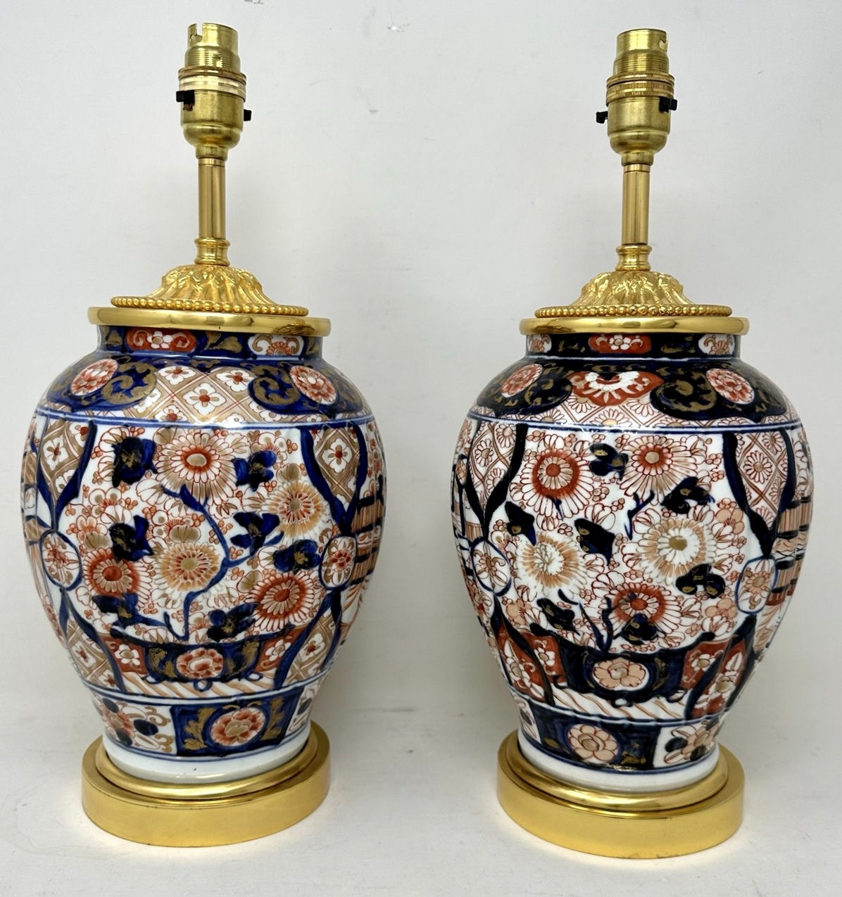 218 Sold Antique Pair Japanese Chinese Imari Porcelain Ormolu Table Lamps Blue Red Gilt
