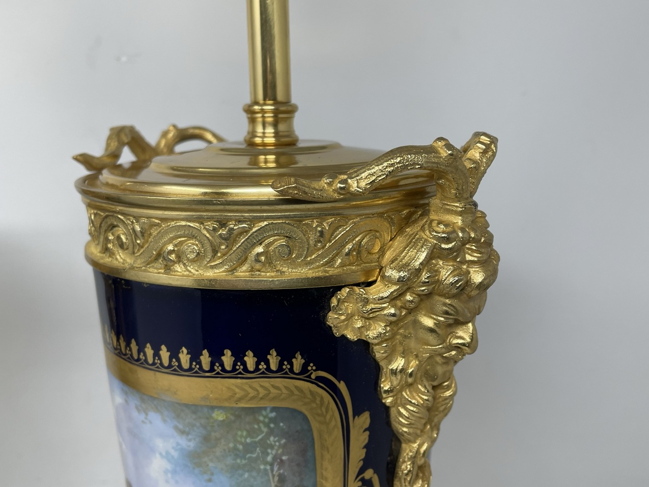 537 Sold Pair Antique French Sèvres Porcelain Ormolu Gilt Bronze Dore Table Urn Lamps - Image 6