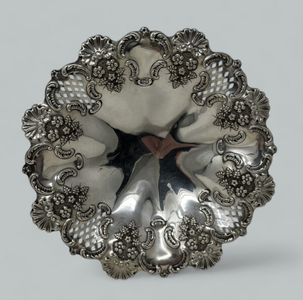 935 Sold Antique Victorian English Silver Plated Tazza Compot Centerpiece Elkington and Co