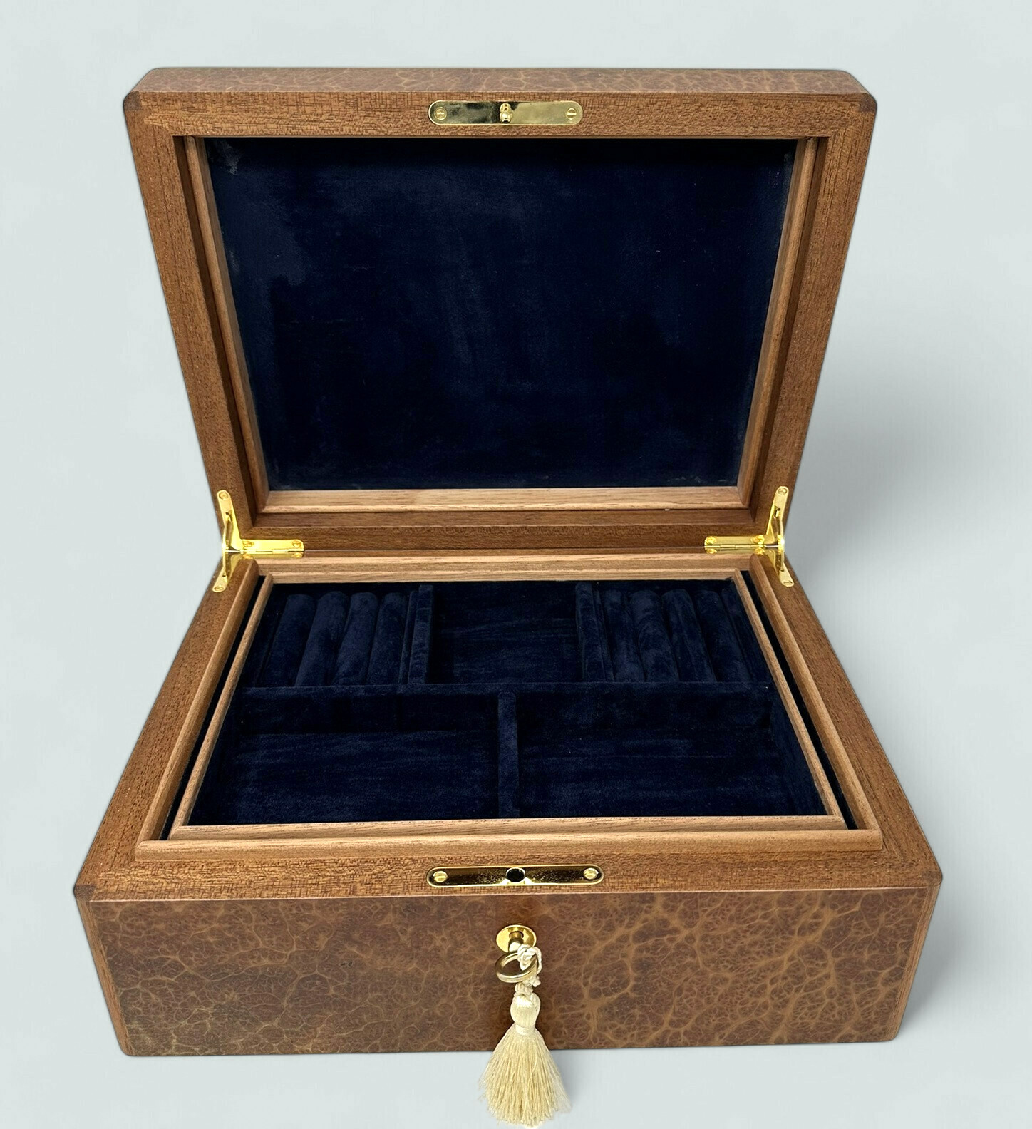 842 Sold Vavona Burl Jewellery Casket – Manning of Ireland – Irish - Image 3