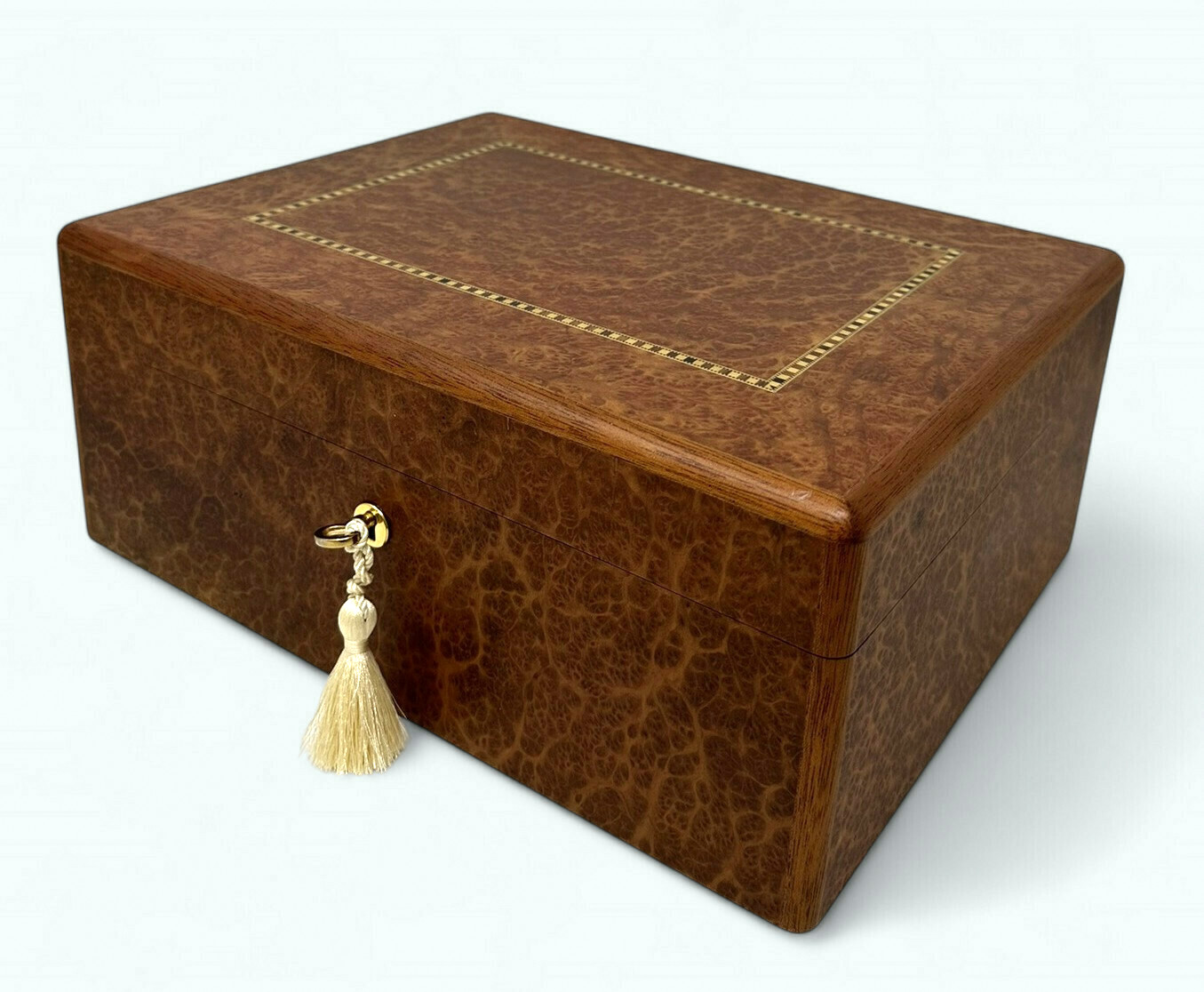 842 Sold Vavona Burl Jewellery Casket – Manning of Ireland – Irish