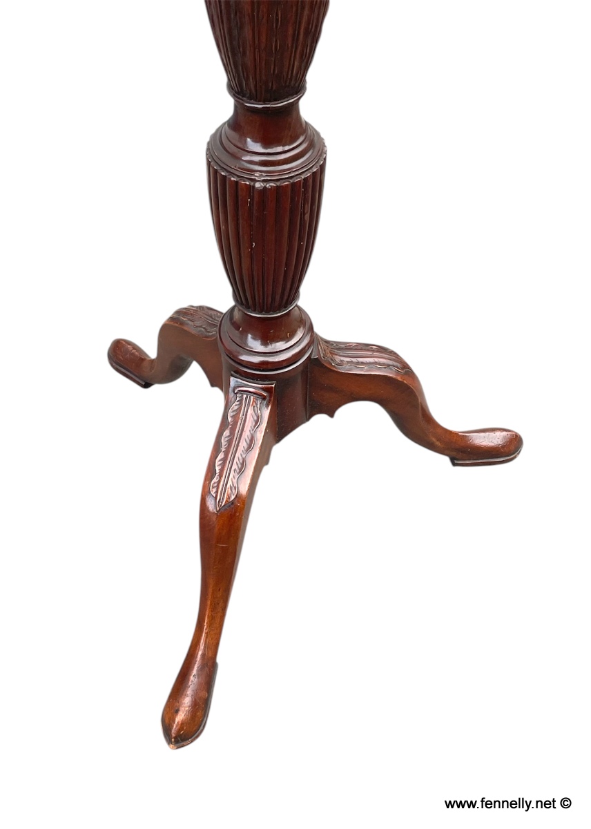 923 Pair of English Mahogany Torchères - Edwardian - Circa 1900 - Image 2