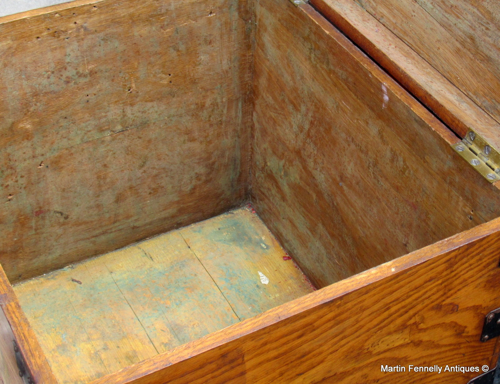 952 Sold Hand Painted Trunk - House of Windsor Royal Coat of Arms - Image 4