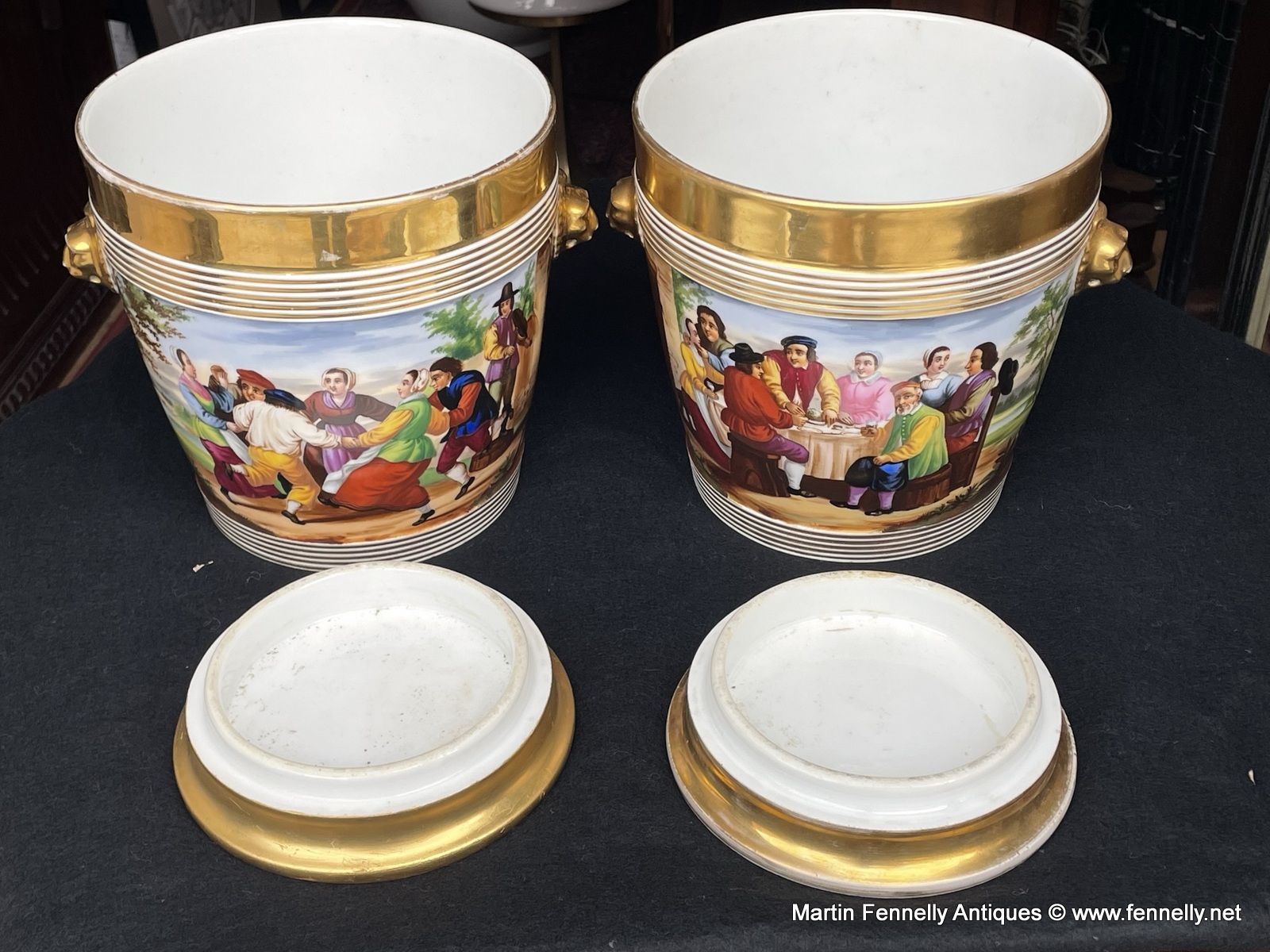 371 Pair of French 1840s Louis-Philippe Paris Porcelain Cachepots with - Hand Painted - Image 7