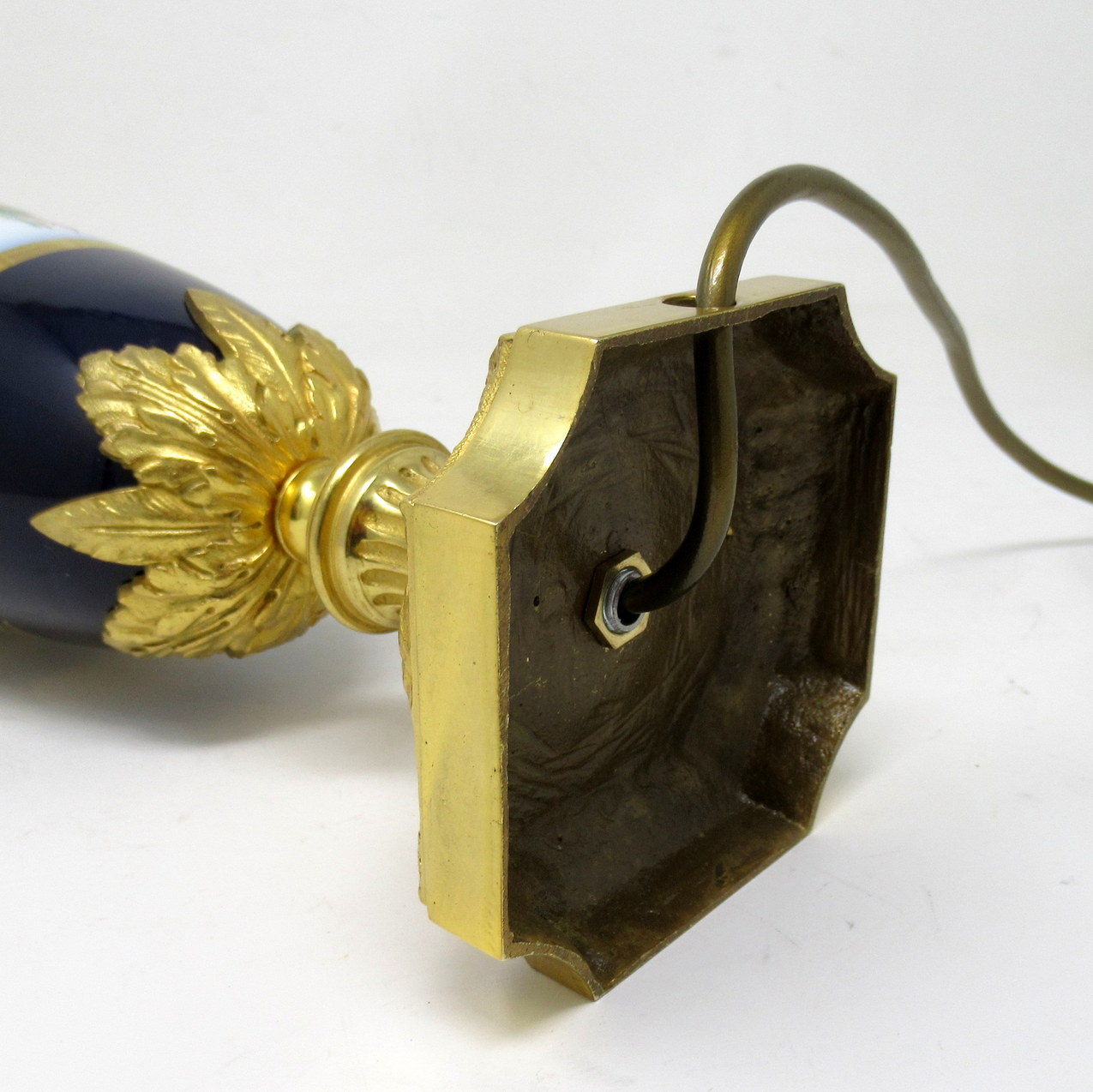 537 Sold Pair Antique French Sèvres Porcelain Ormolu Gilt Bronze Dore Table Urn Lamps - Image 8