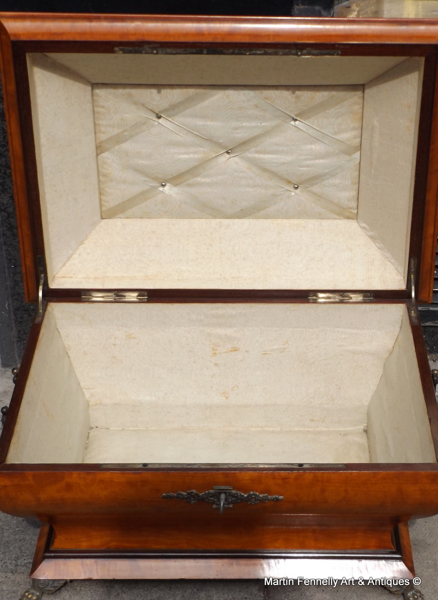 161 Sold Large French Casket in Light Mahogany - Circa 1890 - Image 2