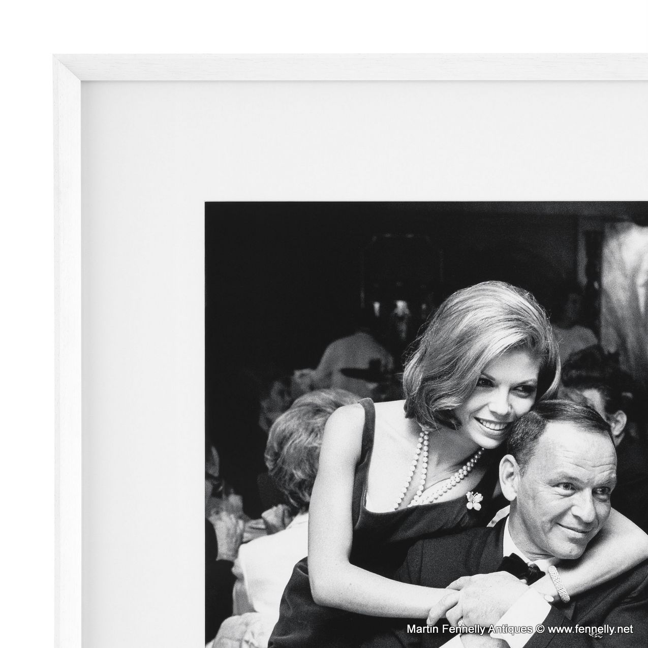 M150 Large Print of Nancy and Frank Sinatra as Yul Brynner looks on, 1965 - Image 2