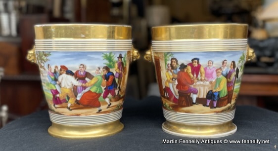 371 Pair of French 1840s Louis-Philippe Paris Porcelain Cachepots with - Hand Painted - Image 3